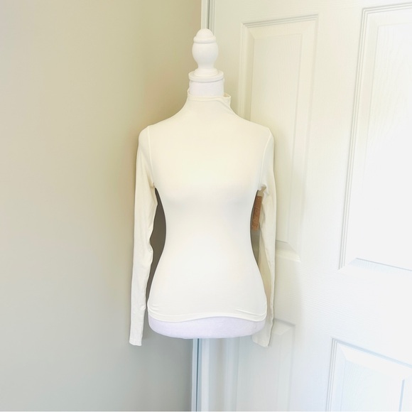 NWT Skims Soft Smoothing Turtleneck - Picture 2 of 4